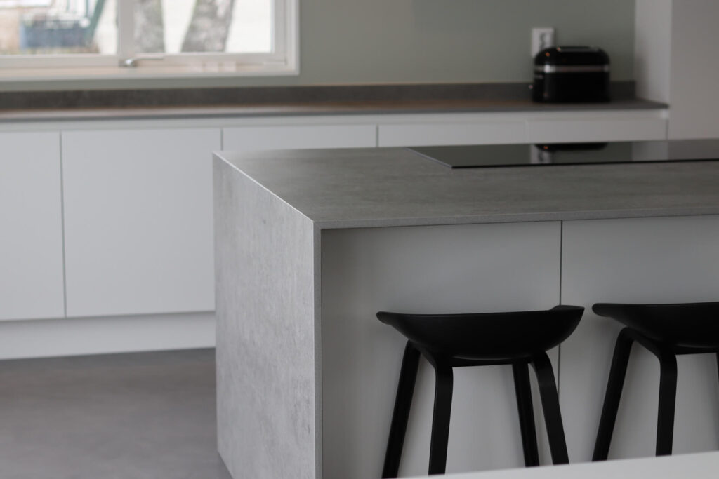 Dekton bänkskiva grå kök
